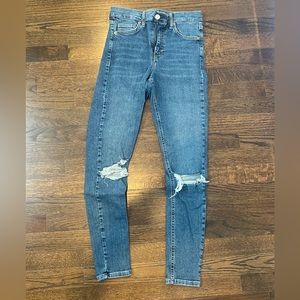top shop jamie skinny jeans with one rip on each knee